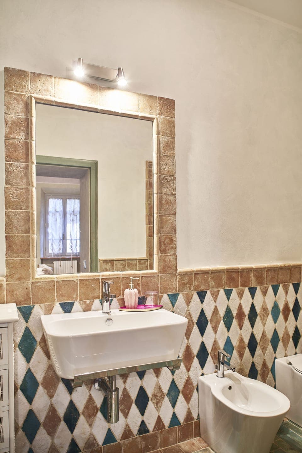 Superior Double or Twin Room | Bathroom | Shower, free toiletries, hair dryer, bidet