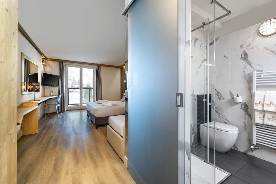 Superior Triple Room | In-room safe, desk, bed sheets