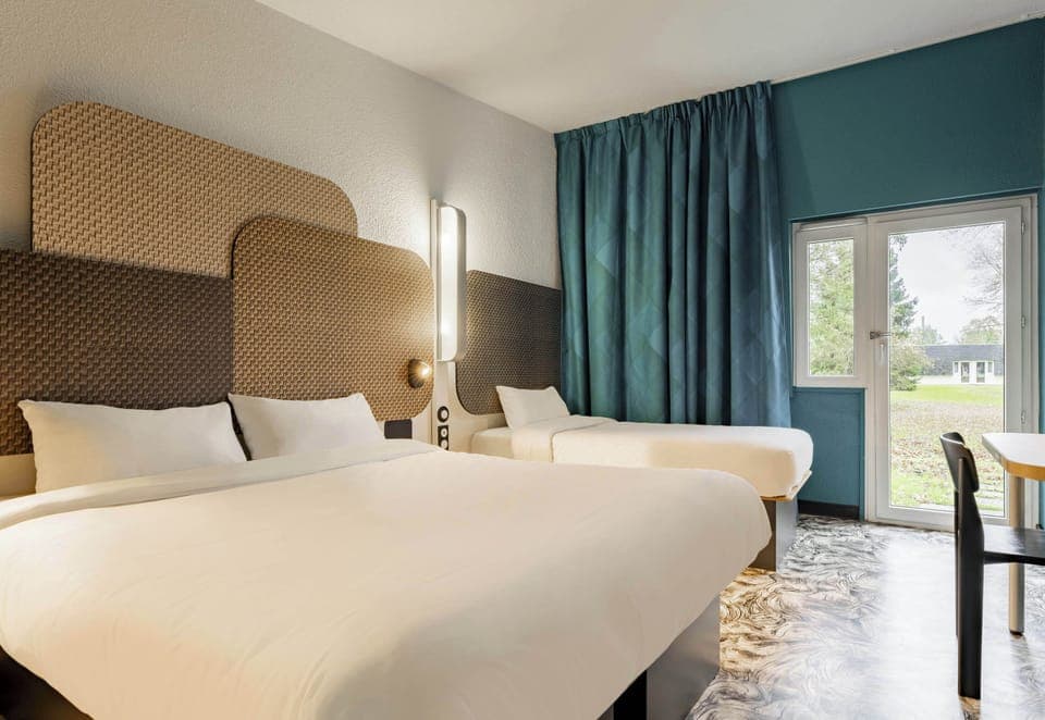 Triple Room, Non Smoking | Desk, laptop workspace, soundproofing, free WiFi