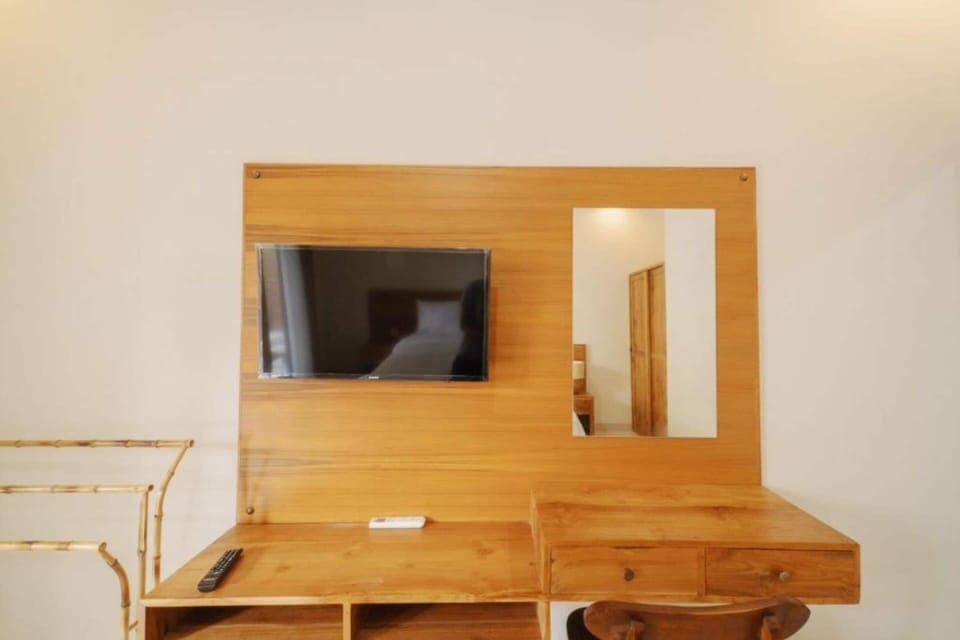 Deluxe Double Room | Desk, free WiFi, bed sheets