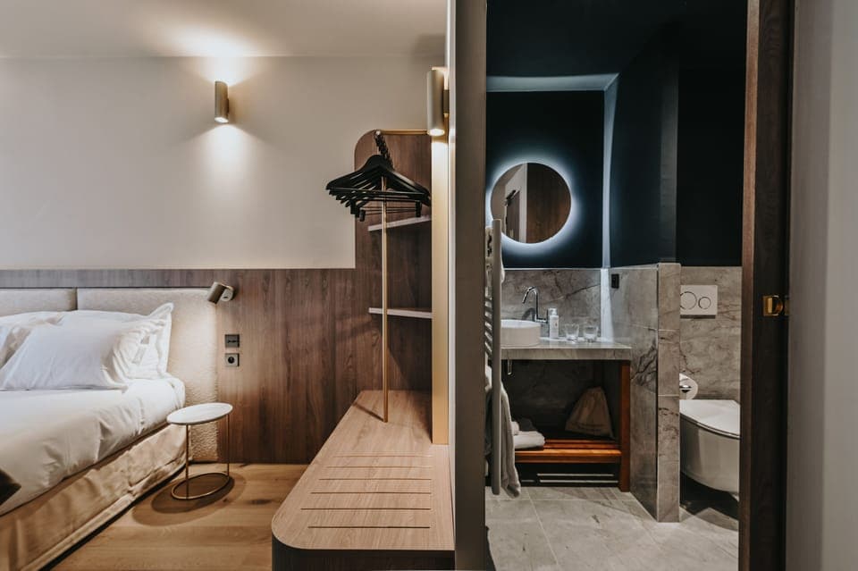 Memory foam beds, individually decorated, individually furnished, desk