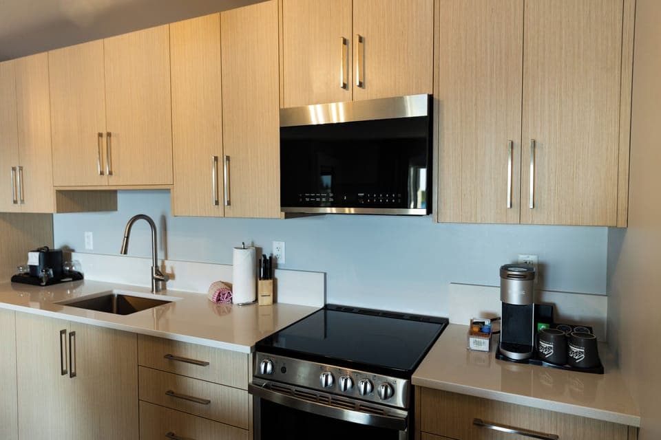 1 Bedroom 2 Queen Lakeview Family Suite - No Pets | Private kitchen | Microwave, coffee/tea maker, freezer