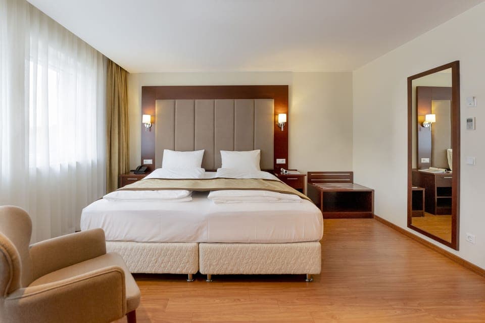 Comfort Double Room | Select Comfort beds, in-room safe, desk, laptop workspace