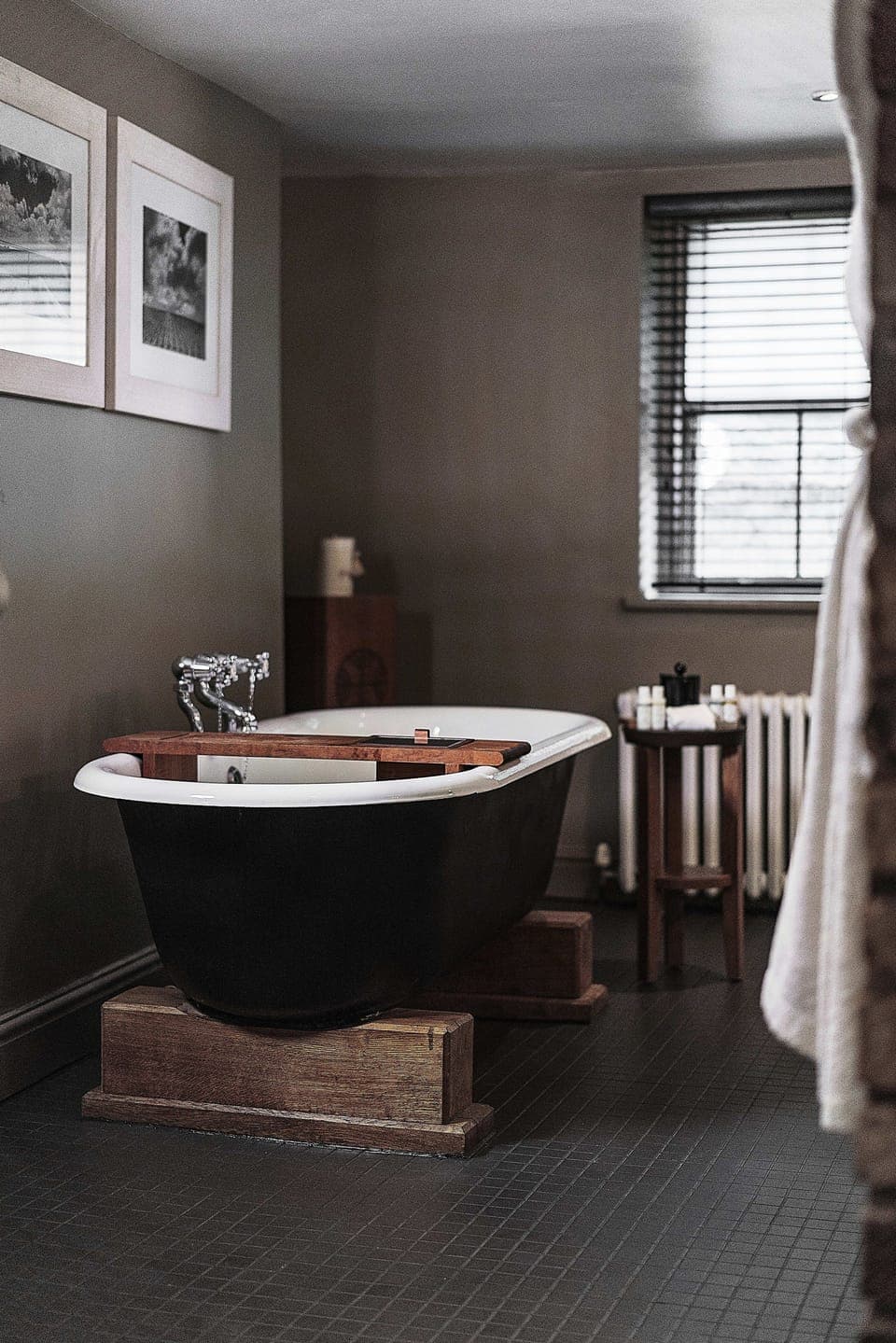 Suite | Desk, blackout drapes, iron/ironing board, free WiFi