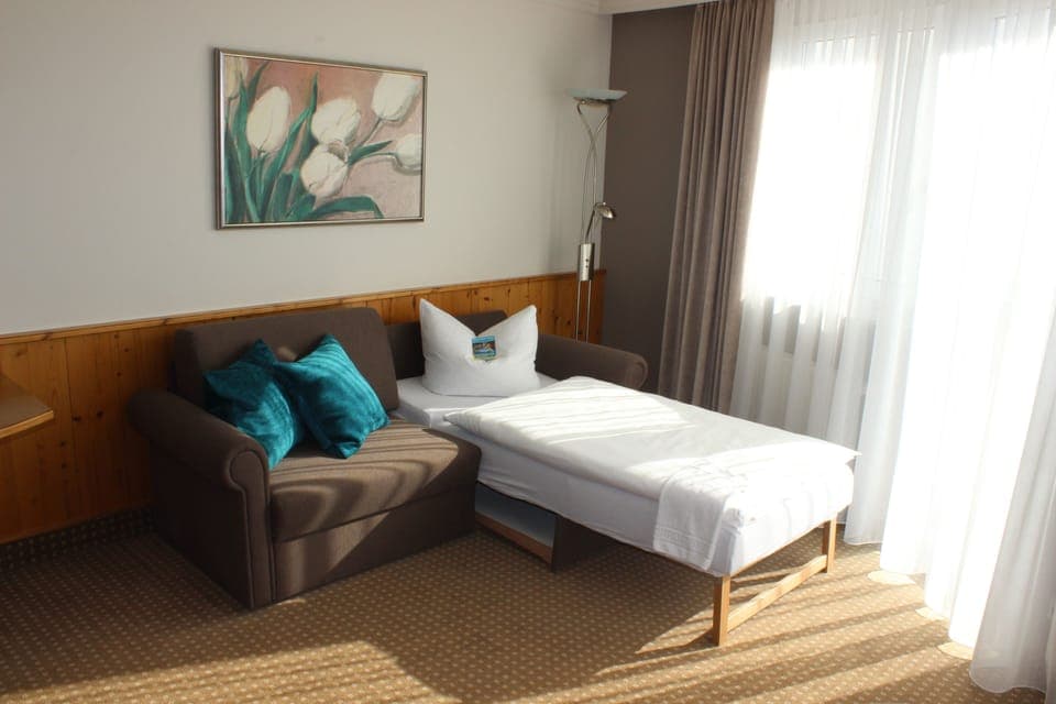 Business Triple Room | Premium bedding, minibar, desk, soundproofing