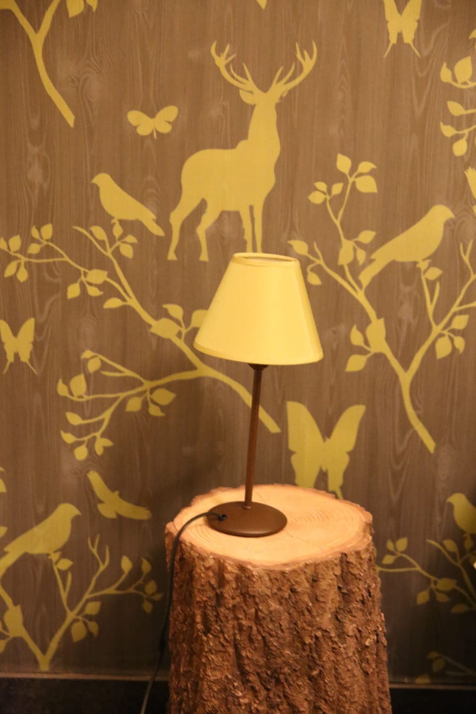 Desk, soundproofing, free WiFi