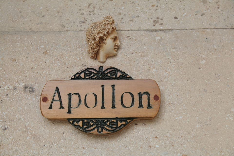 Deluxe suite family room | Egyptian cotton sheets, premium bedding, minibar, individually furnished