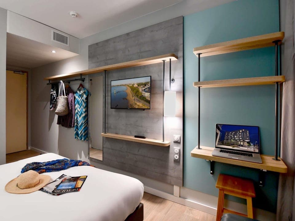 Premium bedding, pillowtop beds, individually furnished