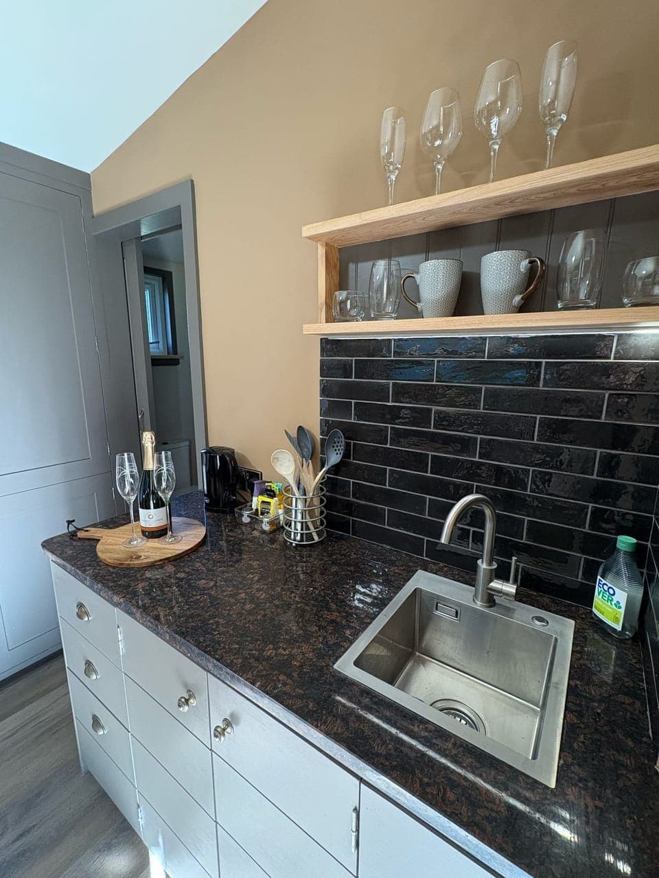 Deluxe Room, Private Bathroom (Hut 3 New for April 2025) | Private kitchen