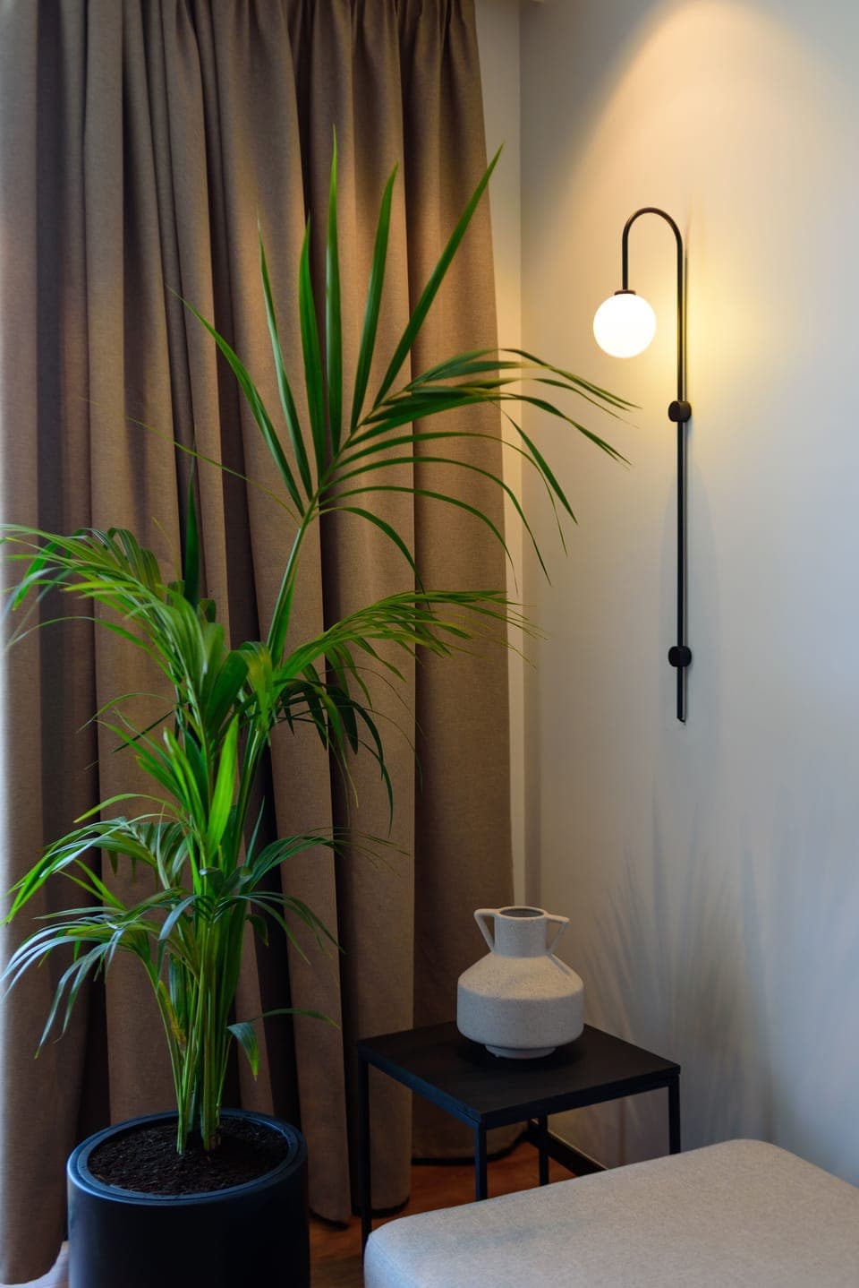 10-inch Smart TV with satellite channels, TV