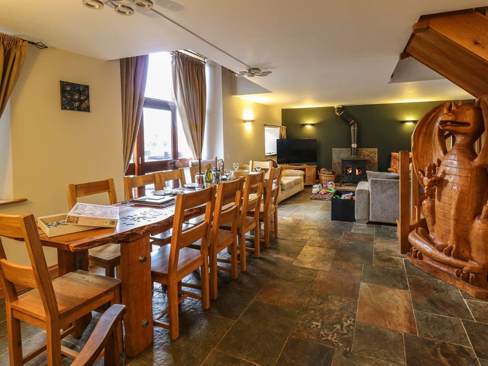 Cottage | Private kitchen | Fridge, dishwasher, electric kettle, toaster