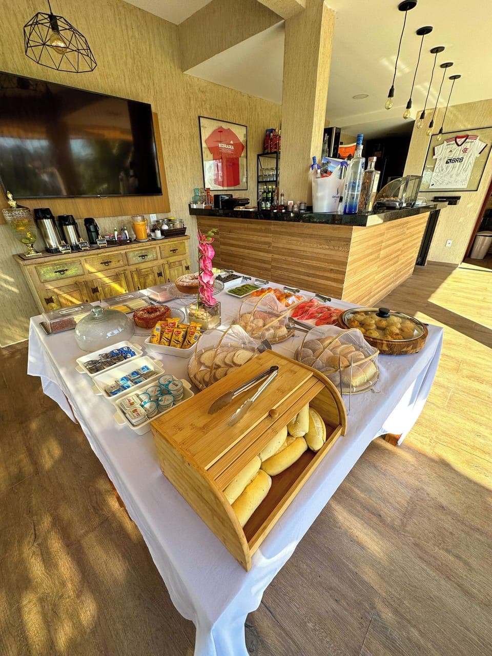 Free daily buffet breakfast