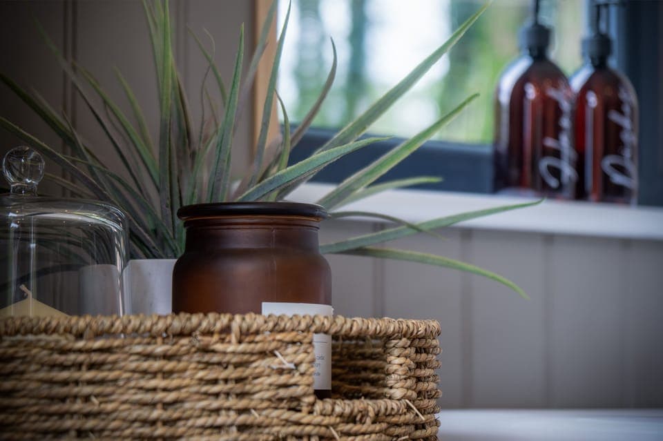 32-inch flat-screen TV with cable channels, TV