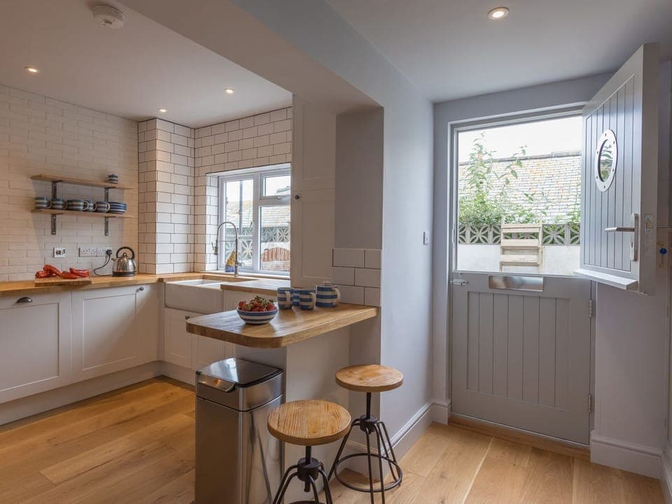 Cottage | Private kitchen | Fridge, dishwasher, electric kettle, toaster