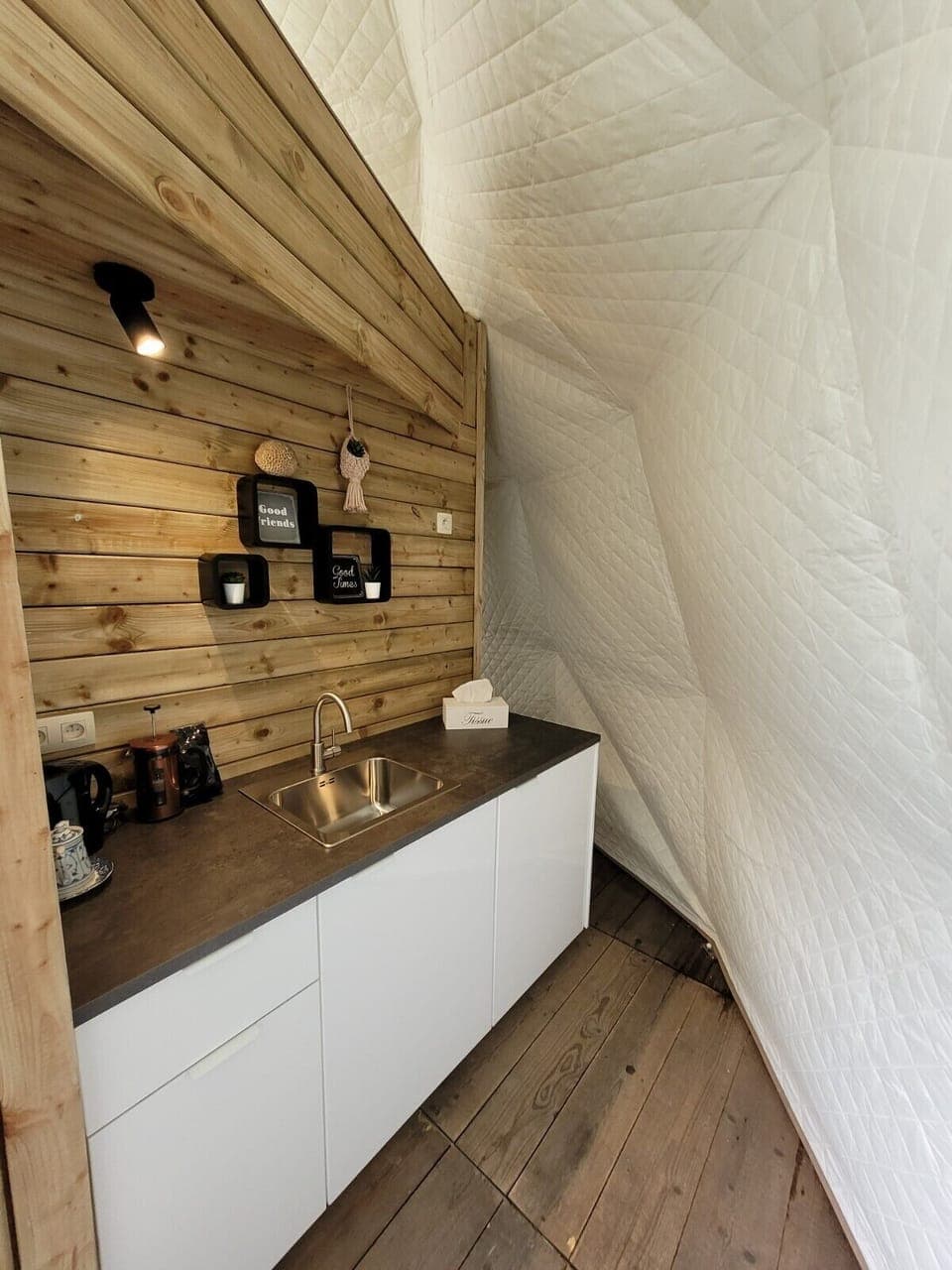 Deluxe Tent | Private kitchen | Oven, dishwasher, coffee/tea maker, electric kettle