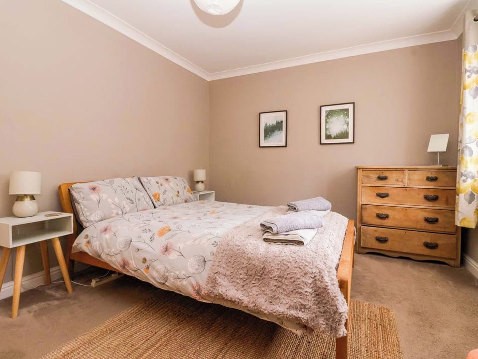 Cottage | 2 bedrooms, individually decorated, individually furnished, free WiFi