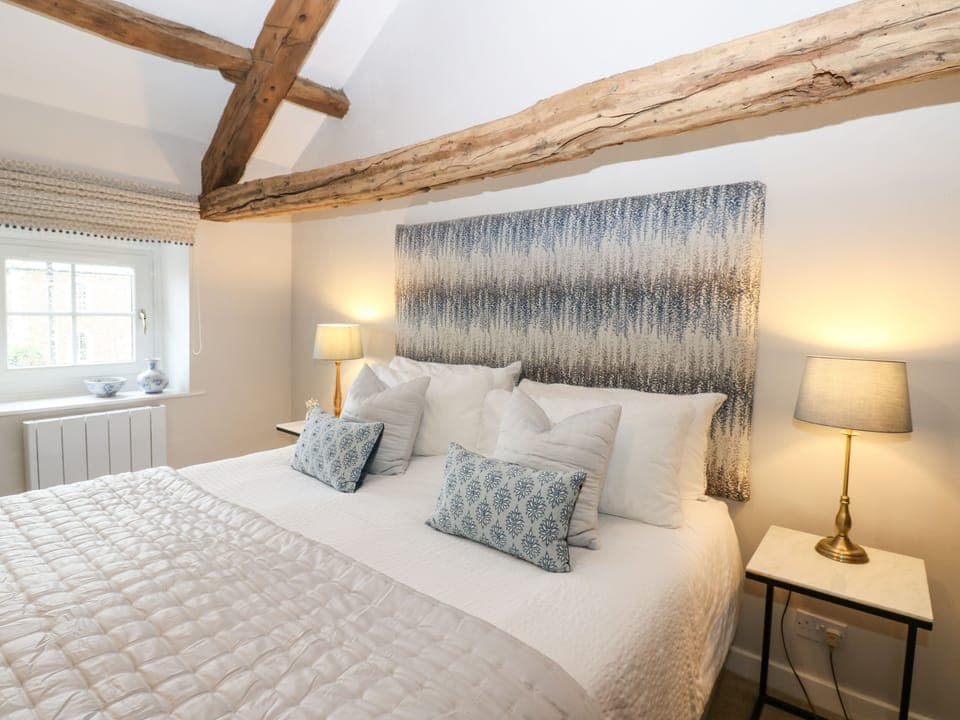 2 bedrooms, individually decorated, individually furnished, free WiFi