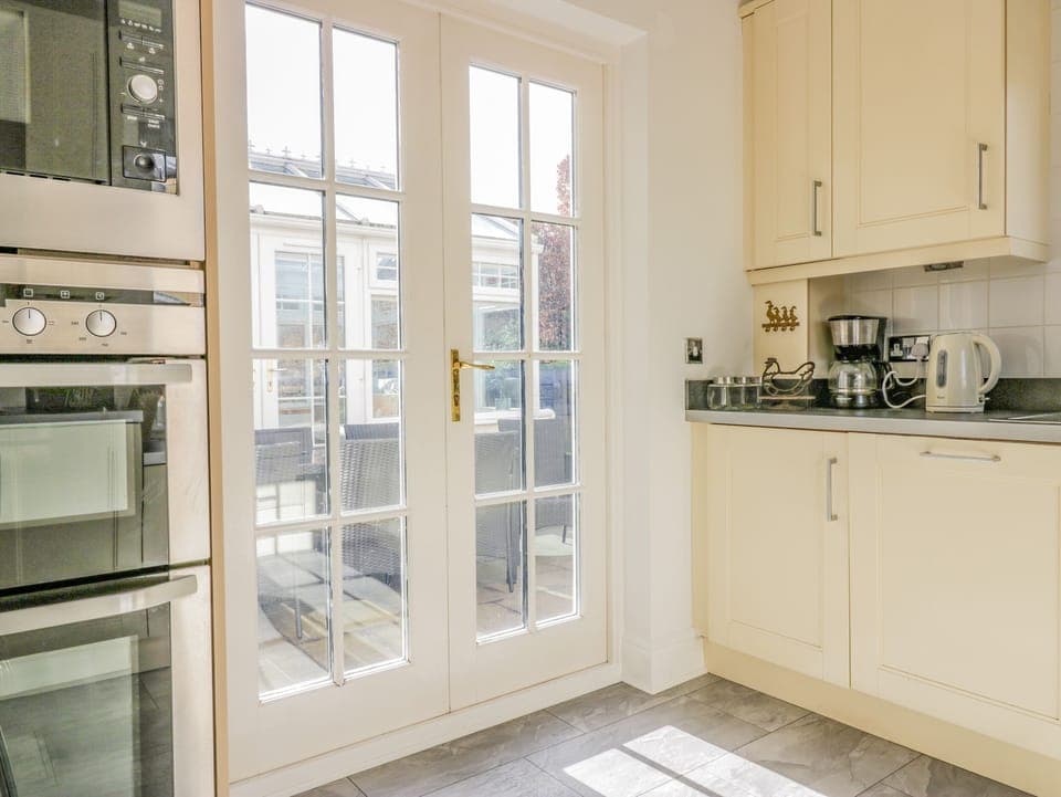 Cottage | Private kitchen | Fridge, dishwasher, electric kettle, toaster