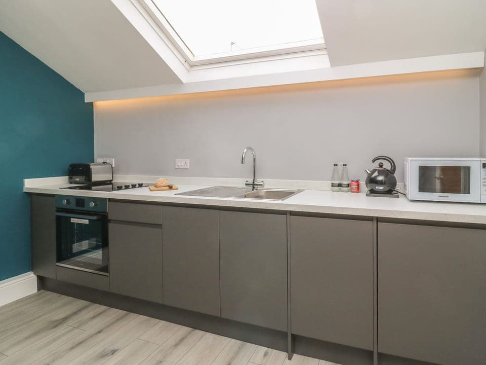 Cottage | Private kitchen | Fridge, dishwasher, electric kettle, toaster