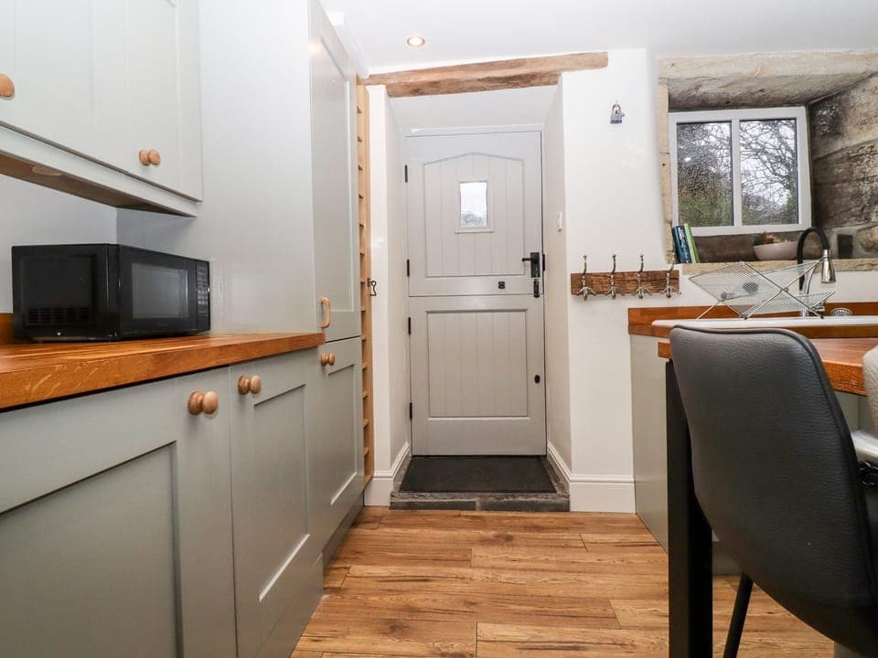 Cottage | Private kitchen | Fridge, dishwasher, electric kettle, toaster
