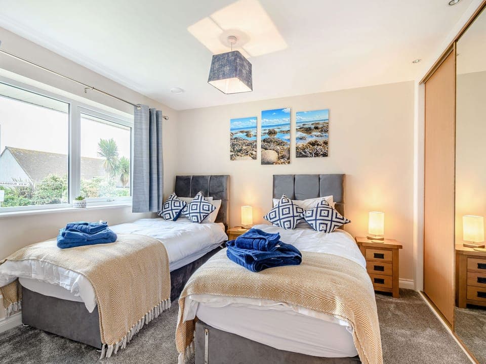 Cottage | 2 bedrooms, individually decorated, individually furnished, free WiFi