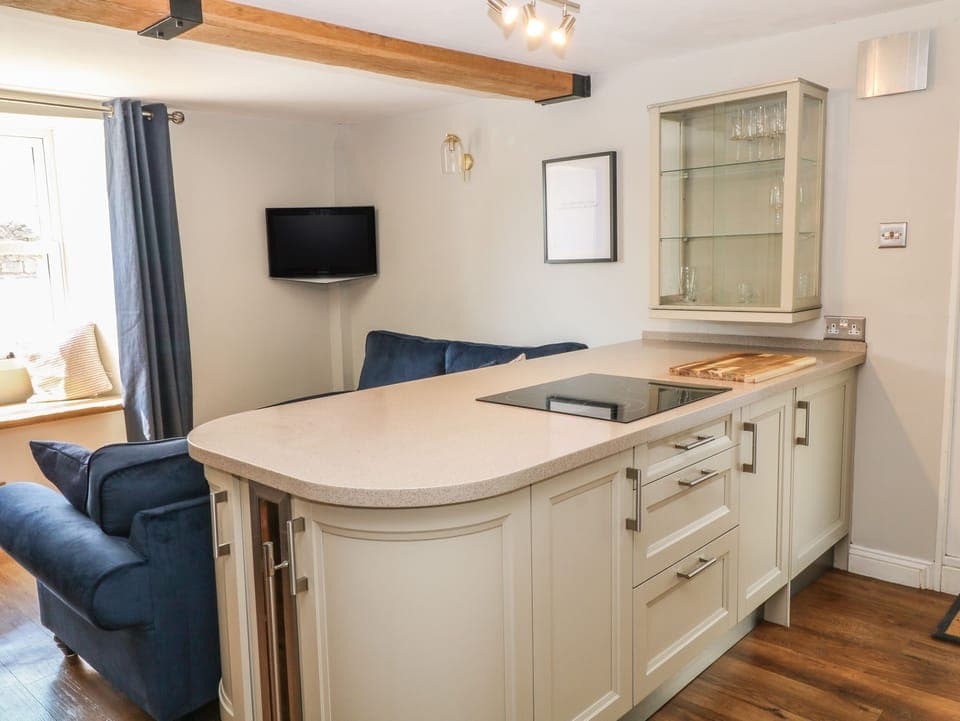 Cottage | Private kitchen | Fridge, dishwasher, electric kettle, toaster