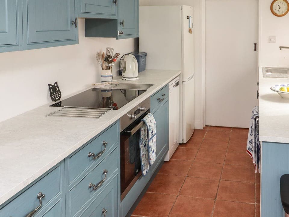 Cottage | Private kitchen | Fridge, dishwasher, electric kettle, toaster