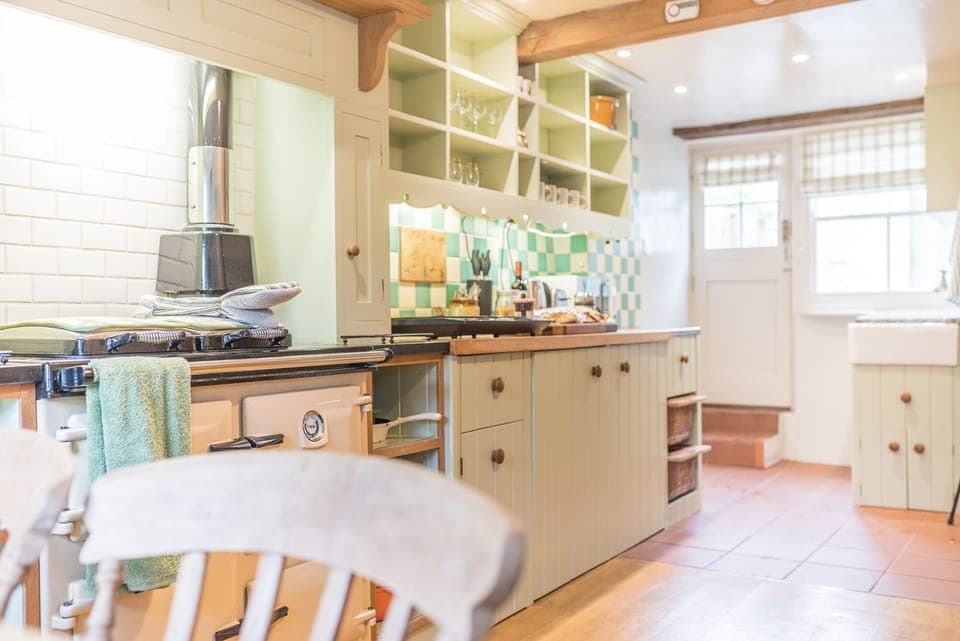 Cottage | Private kitchen | Fridge, microwave, oven, stovetop