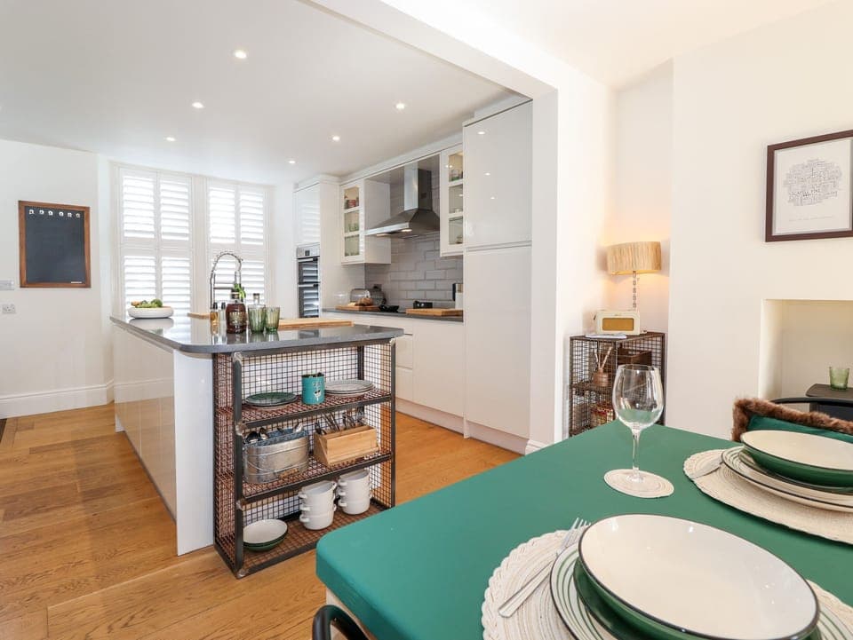 Cottage | Private kitchen | Fridge, dishwasher, electric kettle, toaster