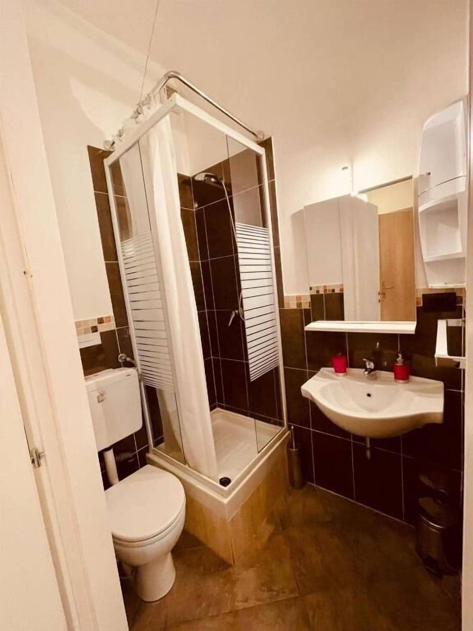 Deluxe Double Room | Bathroom | Shower, free toiletries, hair dryer, bidet