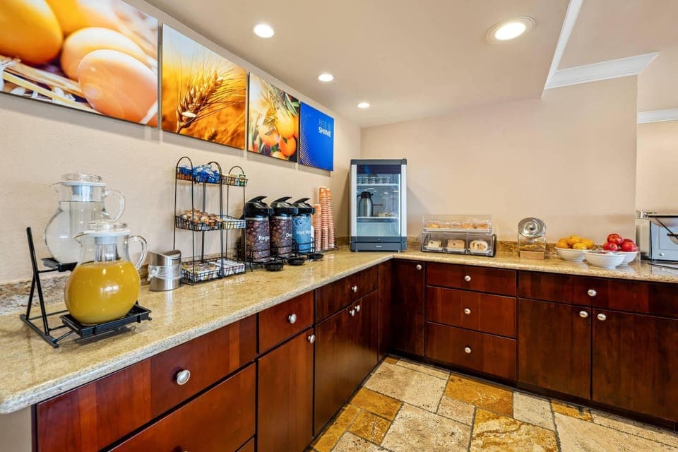 Free daily continental breakfast