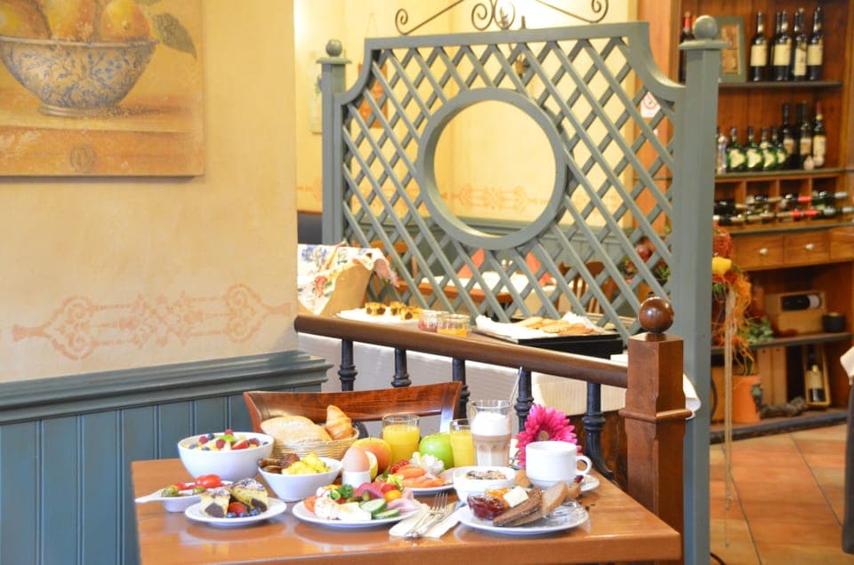 Daily buffet breakfast for a fee