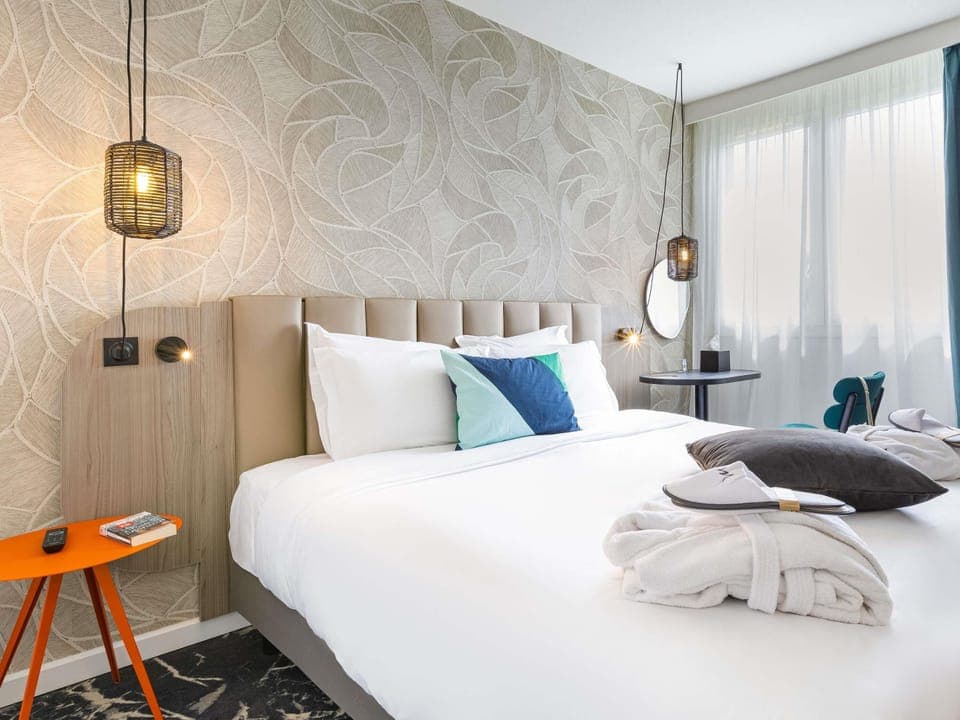 Deluxe Room, 1 Double Bed, Park View | Minibar, in-room safe, desk, soundproofing