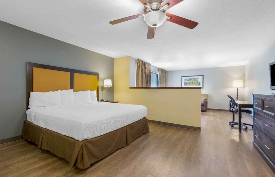 Desk, free WiFi, bed sheets