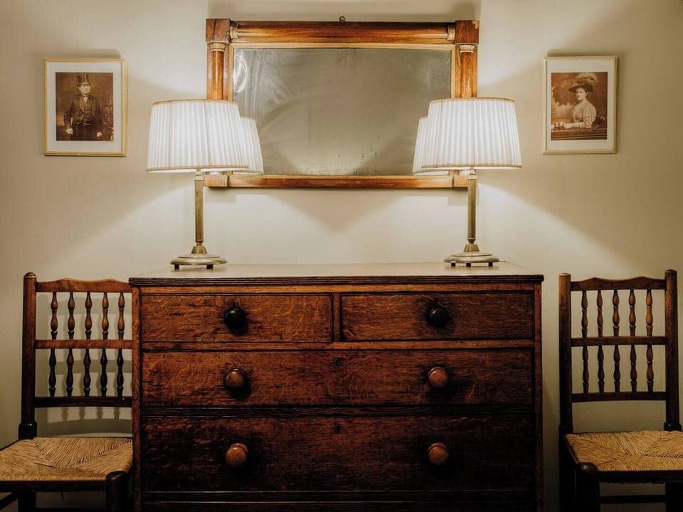 Traditional Cottage | Living area | Books