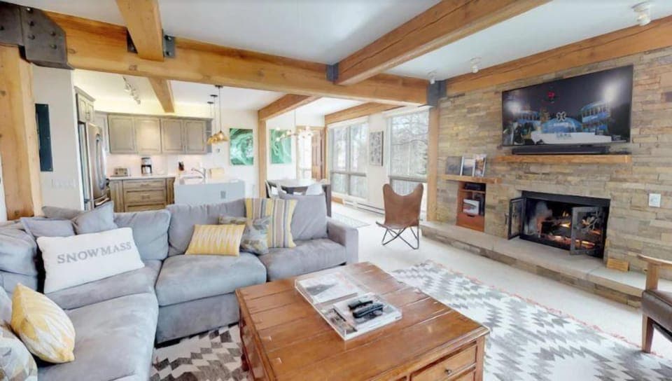 Condo (Ski In, Ski Out 4 Bedroom Condo in Sn) | Exterior
