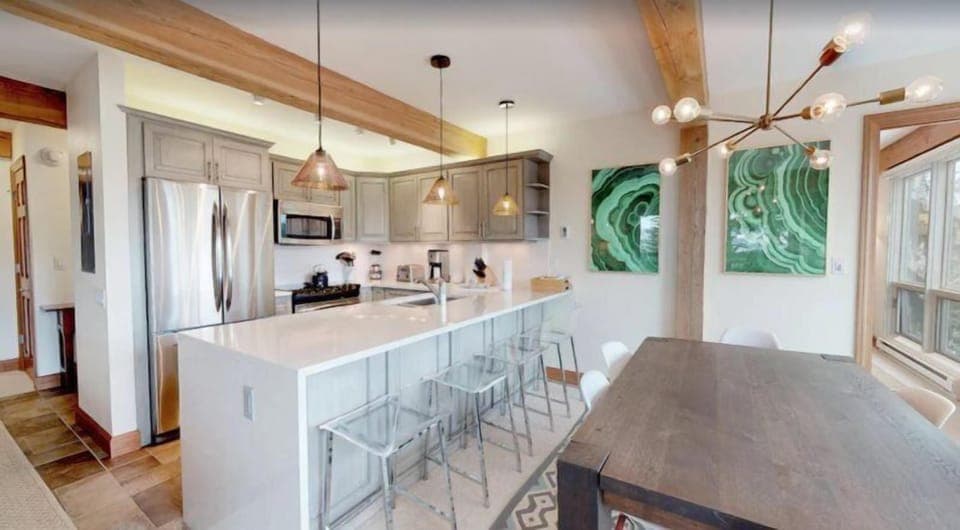 Condo (Ski In, Ski Out 4 Bedroom Condo in Sn) | Exterior