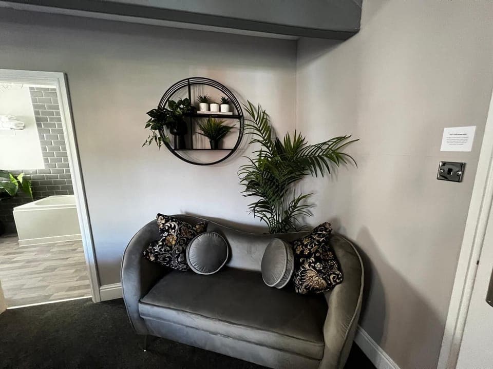 Luxury Suite, Ensuite (Queen) | Lounge