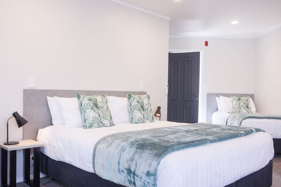 Standard Studio, Non Smoking, Kitchenette (Large Studio) | Desk, free cribs/infant beds, free WiFi, bed sheets