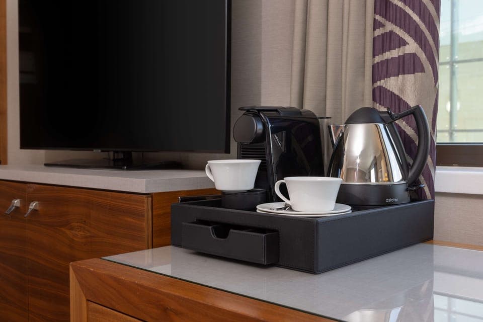 Executive Room, 2 Double Beds | 1 bedroom, hypo-allergenic bedding, in-room safe, desk