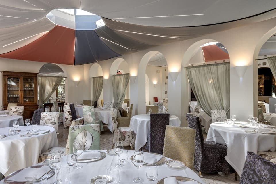 2 restaurants, breakfast, lunch, dinner served; Italian cuisine