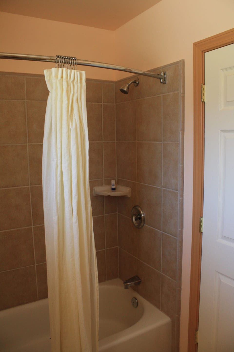Deluxe Room, 1 King Bed | Bathroom shower