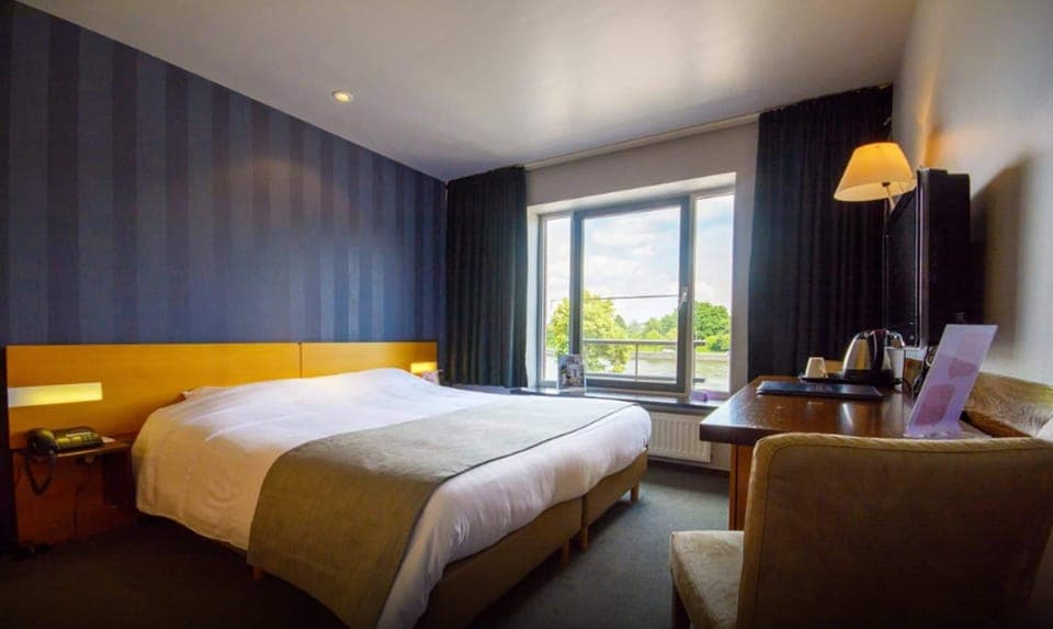 Standard Room | Minibar, in-room safe, desk, soundproofing