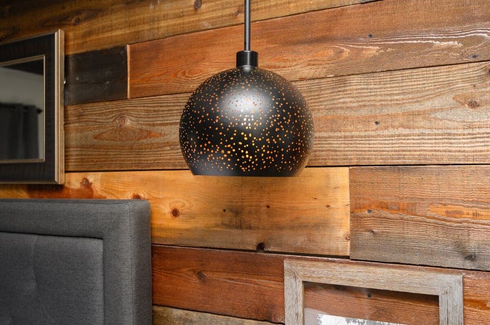 Room 9 - King Room | Individually decorated, individually furnished, iron/ironing board