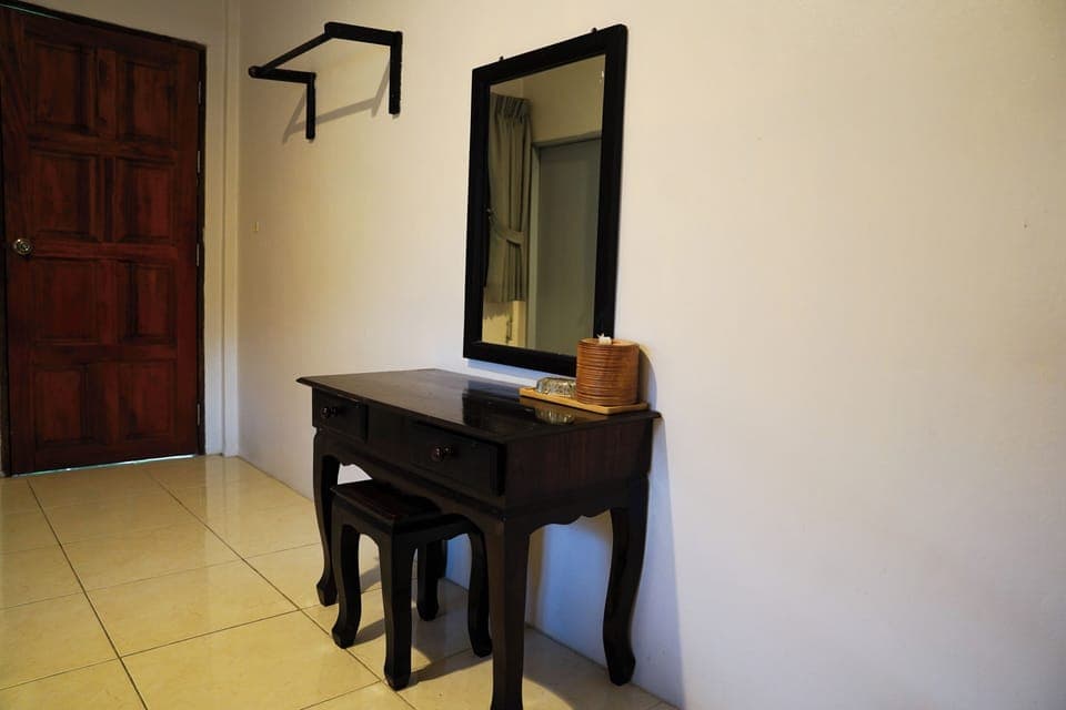 Blackout drapes, free WiFi