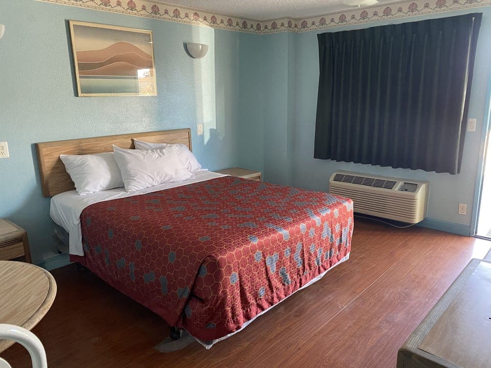 Basic Single Room | Blackout drapes, free WiFi