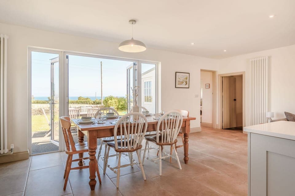 Cottage | Private kitchen | Fridge, dishwasher, electric kettle, toaster