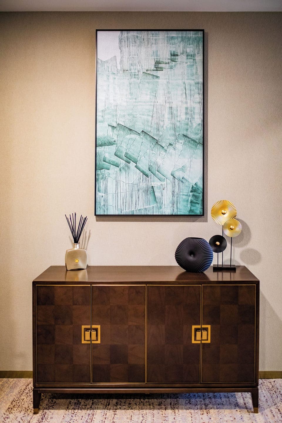 Executive Room, 1 King Bed | Premium bedding, minibar, in-room safe, desk