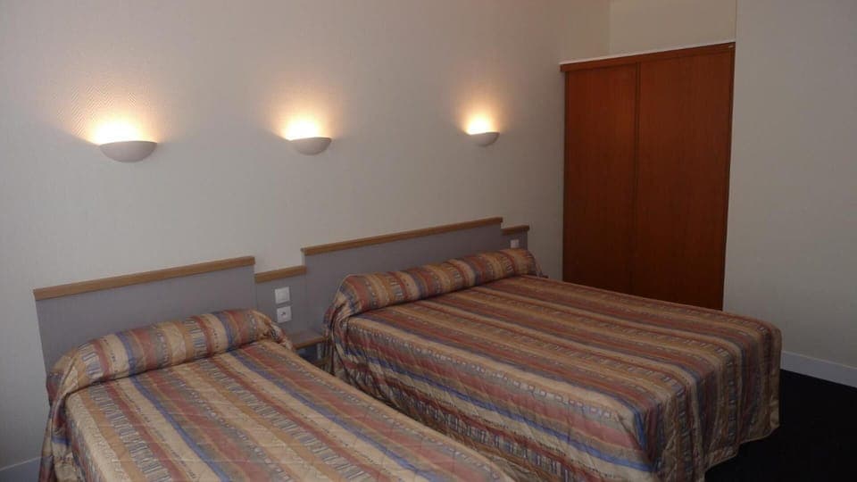 Individually furnished, free WiFi, bed sheets