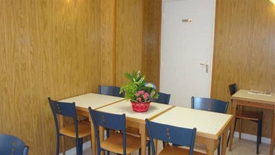 Daily continental breakfast (EUR 5 per person)